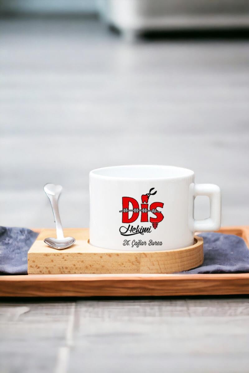 Kadın Diş Hekimine Hediye Kalp Kaşıklı Ahşap Altlıklı Fincan