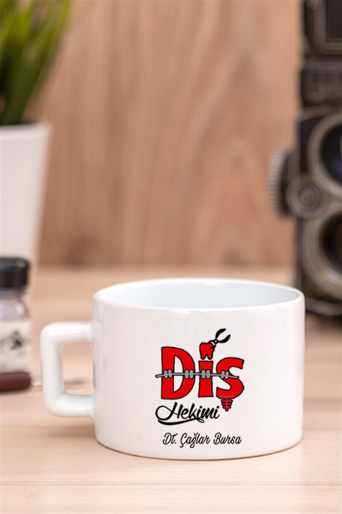 Kadın Diş Hekimine Hediye Kalp Kaşıklı Ahşap Altlıklı Fincan