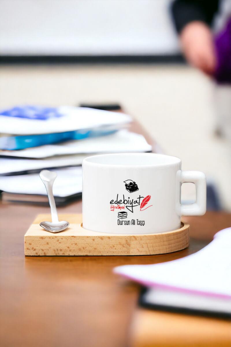 Kadın Edebiyat Öğretmeni Hediye Kalp Kaşıklı Ahşap Altlıklı Fincan