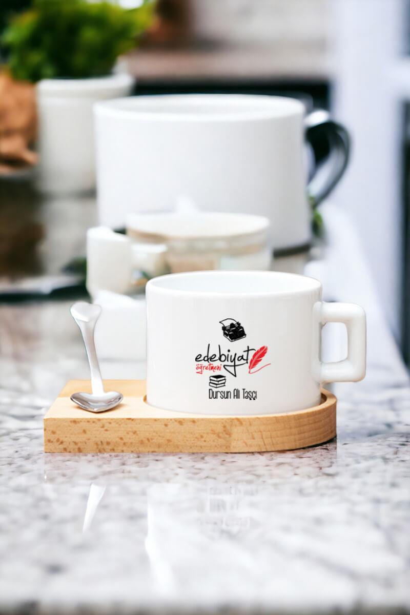 Kadın Edebiyat Öğretmeni Hediye Kalp Kaşıklı Ahşap Altlıklı Fincan
