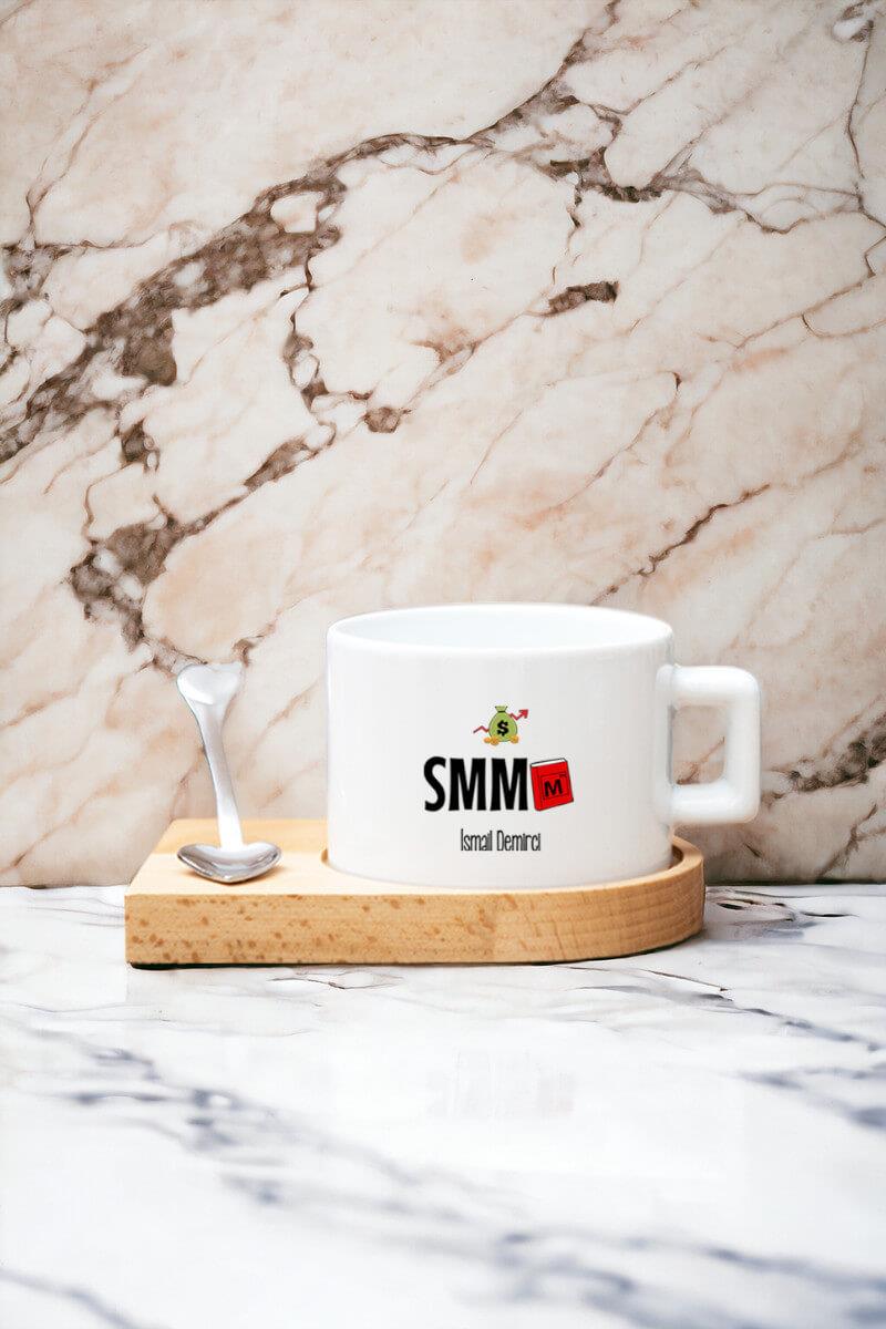 Kadın Mali Müşavire Hediye Kalp Kaşıklı Ahşap Altlıklı Fincan