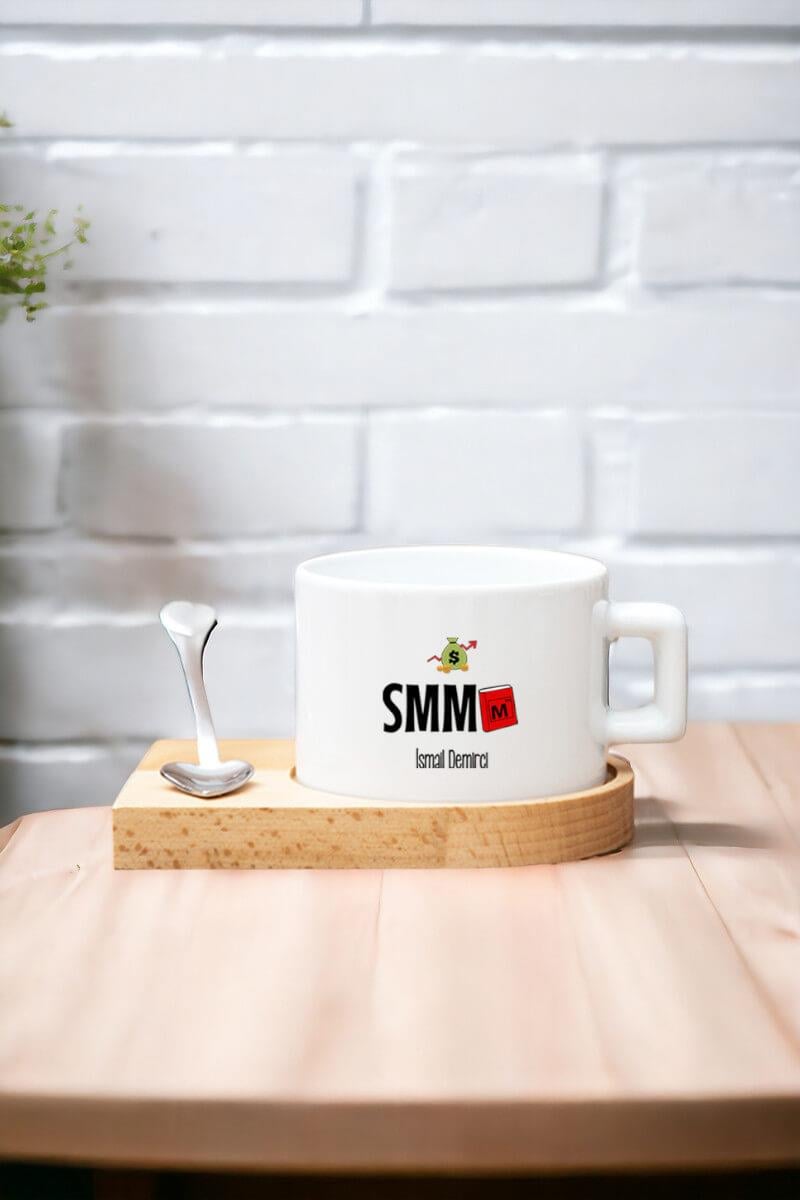 Kadın Mali Müşavire Hediye Kalp Kaşıklı Ahşap Altlıklı Fincan