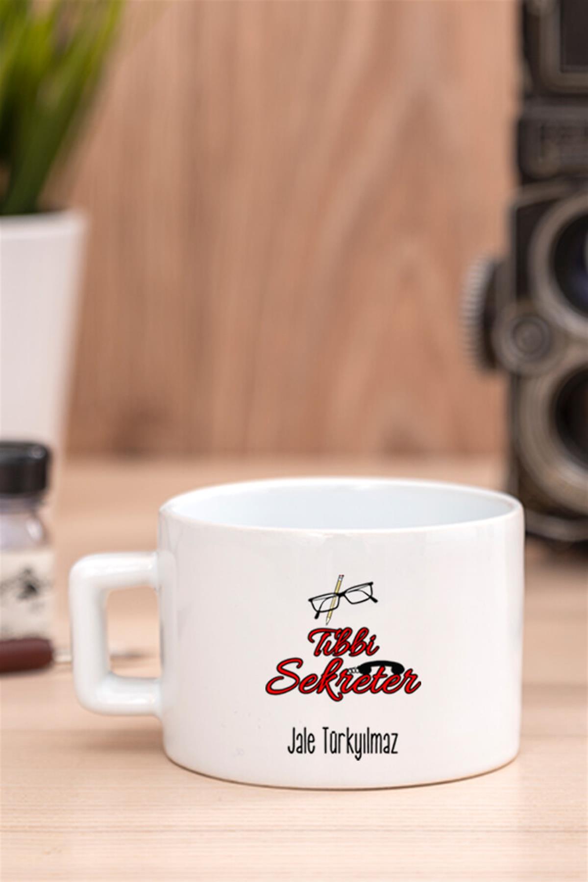 Kadın Tıbbi Sekretere Hediye Kalp Kaşıklı Ahşap Altlıklı Fincan