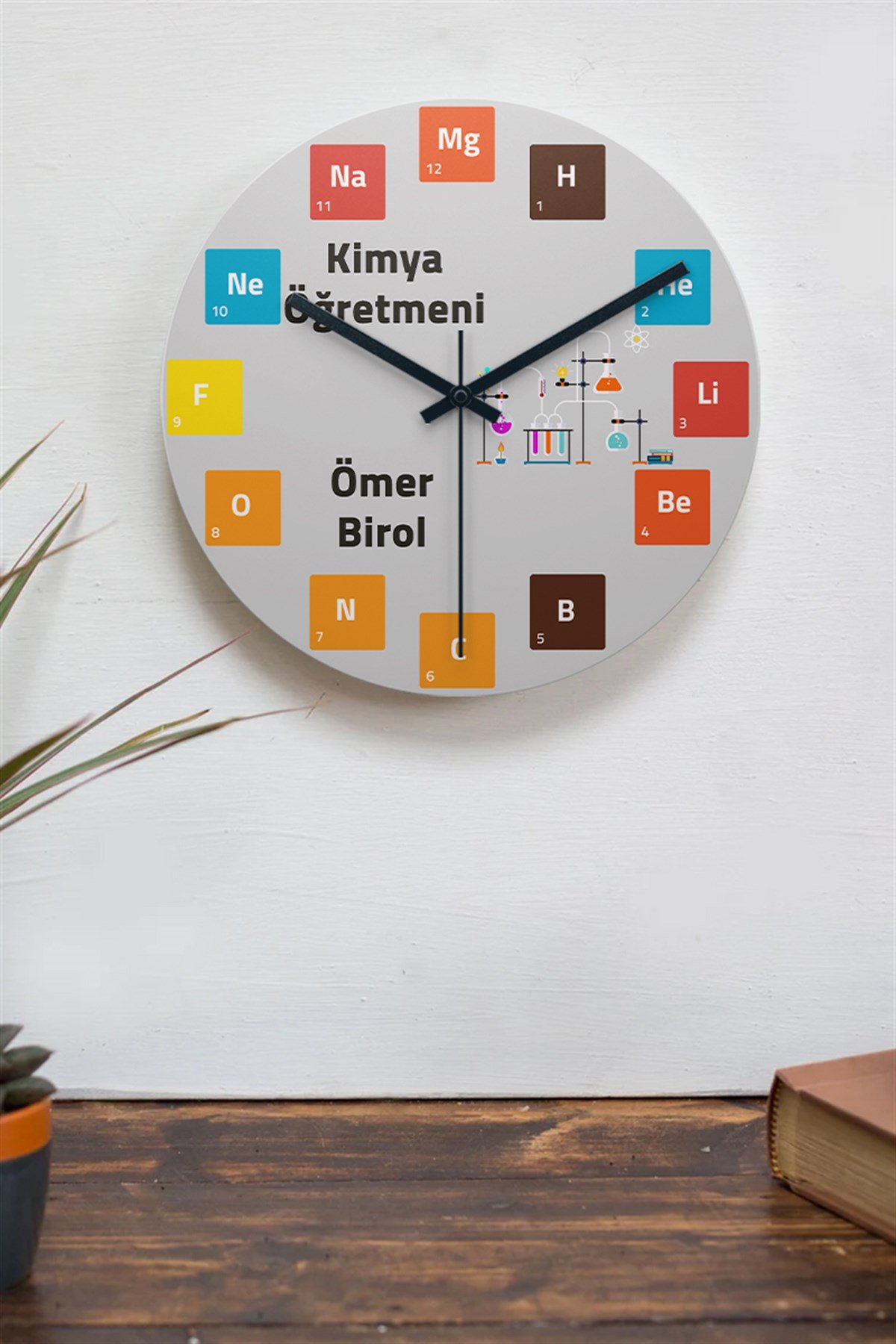 Kimya Temalı Ahşap Duvar Saati