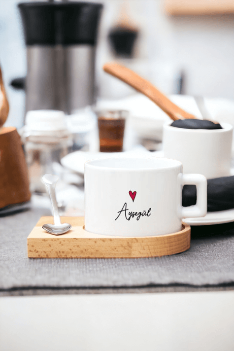 Kişiye Özel İsim Yazılı Minik Kalpli Ahşap Altlıklı Fincan
