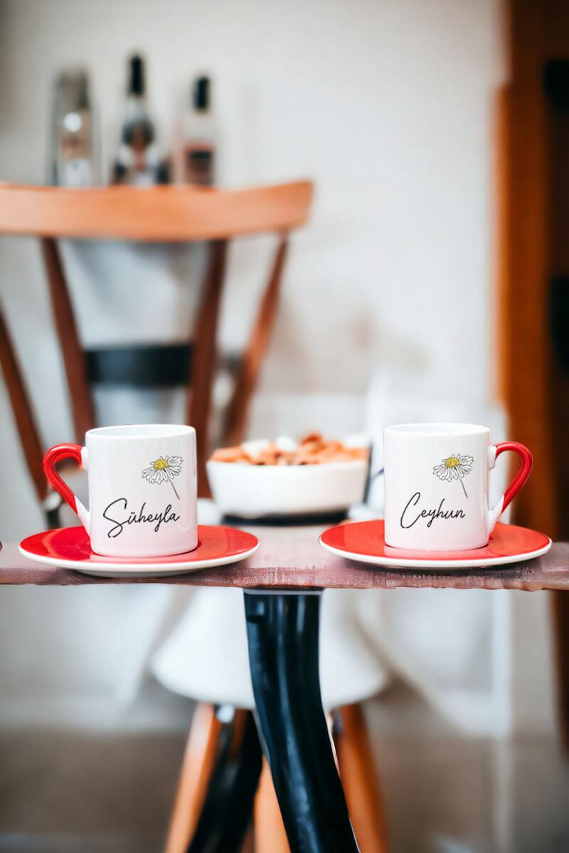 Kişiye Özel Papatya Tasarımlı İsimli İkili Kırmızı Türk Kahvesi Fincanı