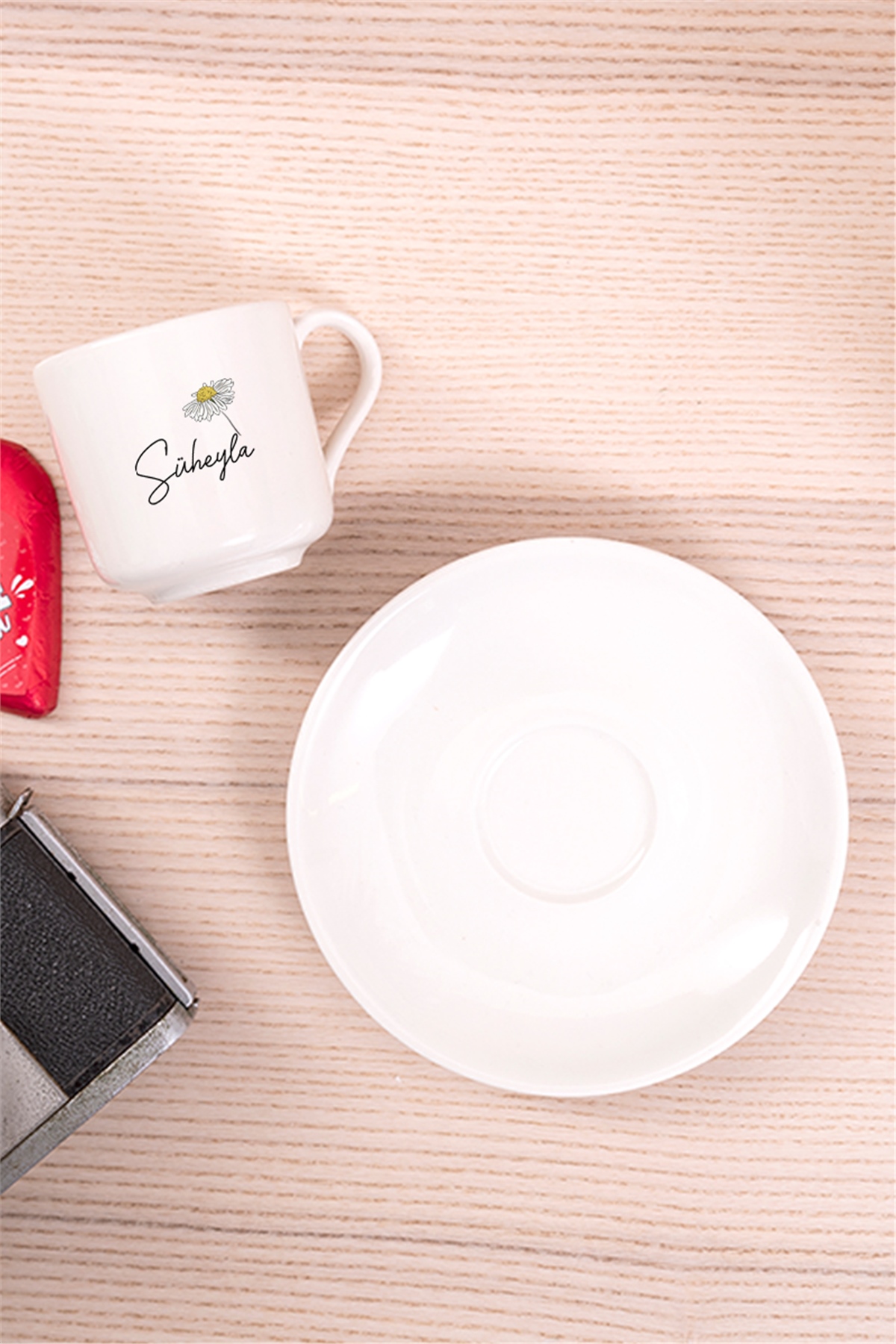 Kişiye Özel Papatya Tasarımlı İsimli Porselen Türk Kahvesi Fincanı
