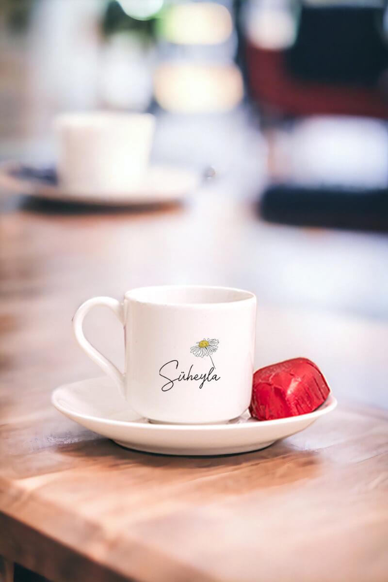 Kişiye Özel Papatya Tasarımlı İsimli Porselen Türk Kahvesi Fincanı