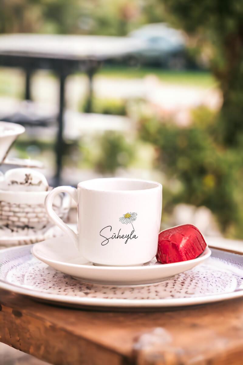 Kişiye Özel Papatya Tasarımlı İsimli Porselen Türk Kahvesi Fincanı