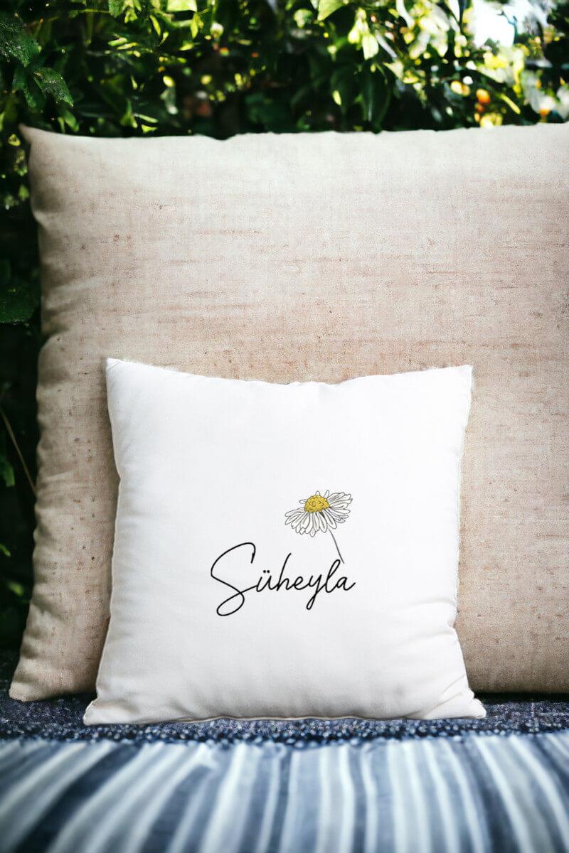 Kişiye Özel Papatya Tasarımlı İsimli Saten Kare Yastık