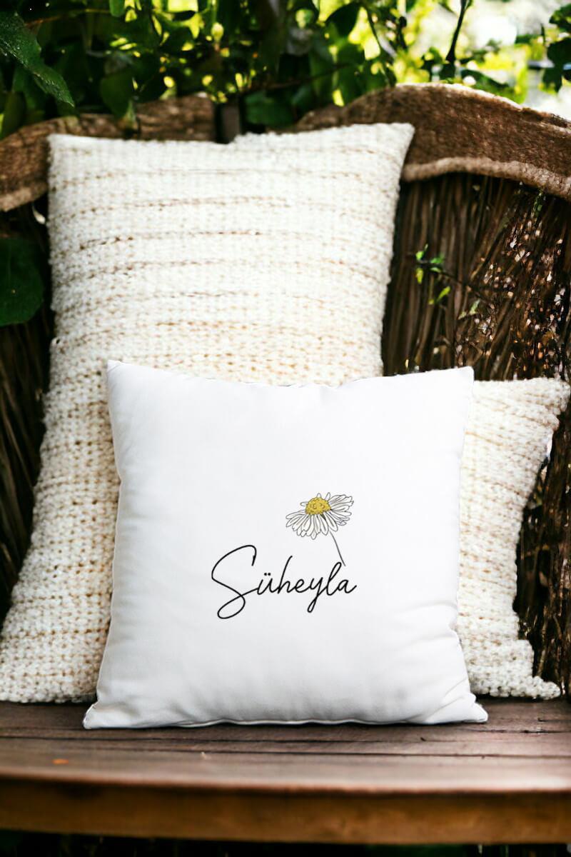 Kişiye Özel Papatya Tasarımlı İsimli Saten Kare Yastık