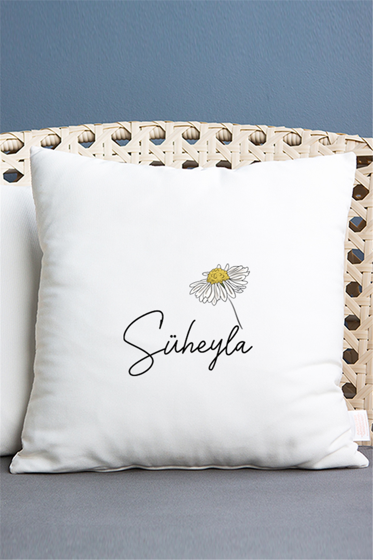 Kişiye Özel Papatya Tasarımlı İsimli Saten Kare Yastık