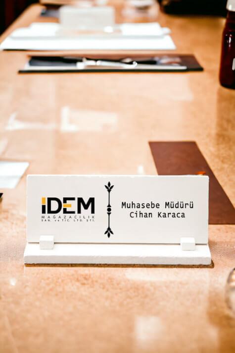 Kişiye Özel Kurumsal Logolu Taş Masa İsimliği