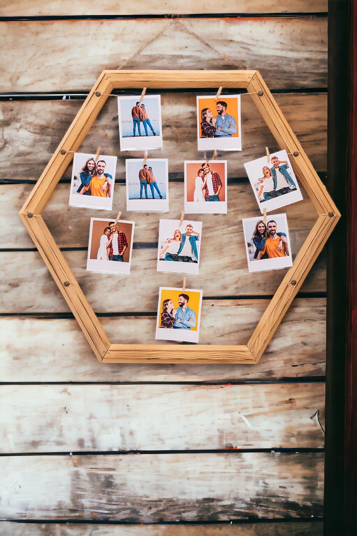 Polaroid Fotoğraflı Altıgen Model İpli ve Mandallı Ahşap Duvar Anı Çerçevesi