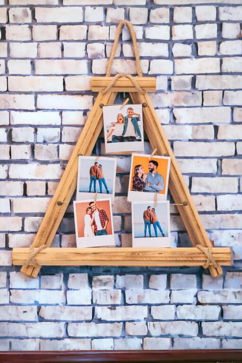 Polaroid Fotoğraflı Üçgen Model İpli Mandallı Ahşap Fotoğraf Çerçevesi
