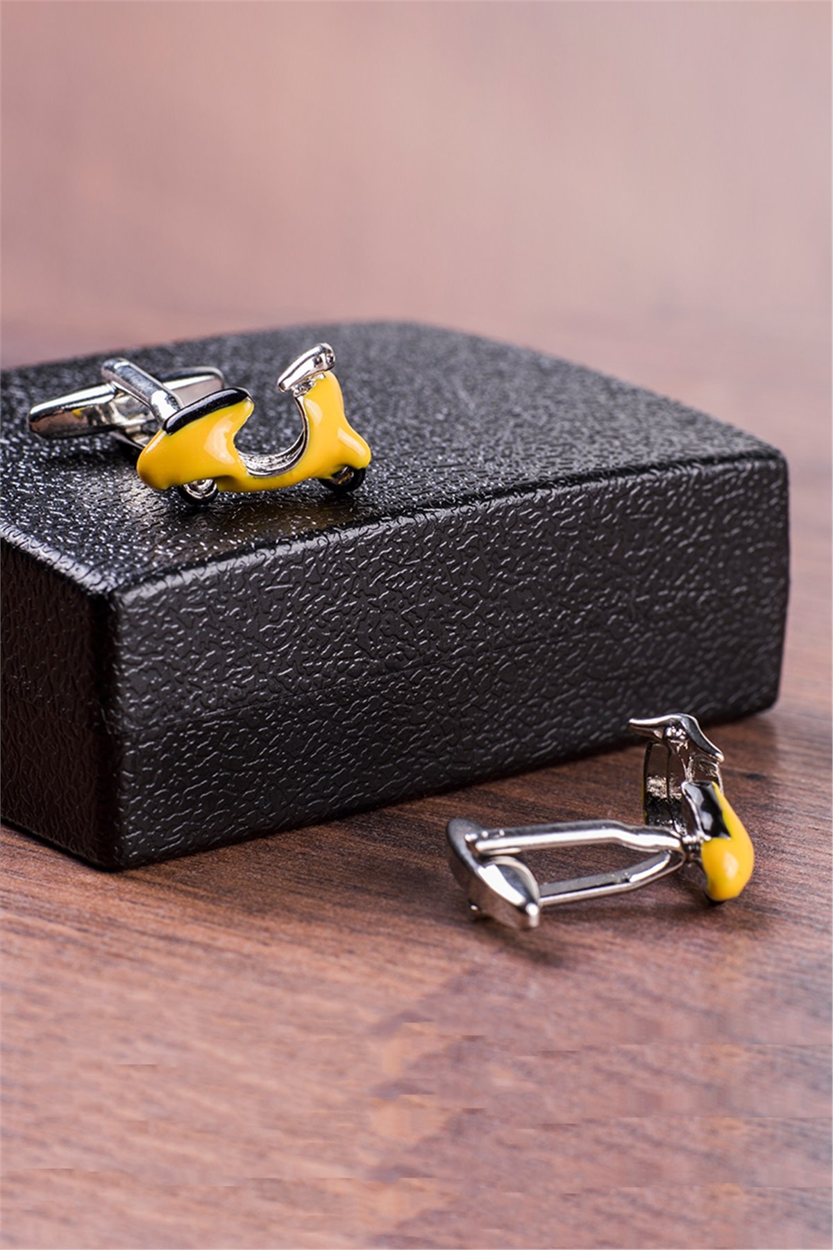 Sarı Vespa Tasarım Kol Düğmesi