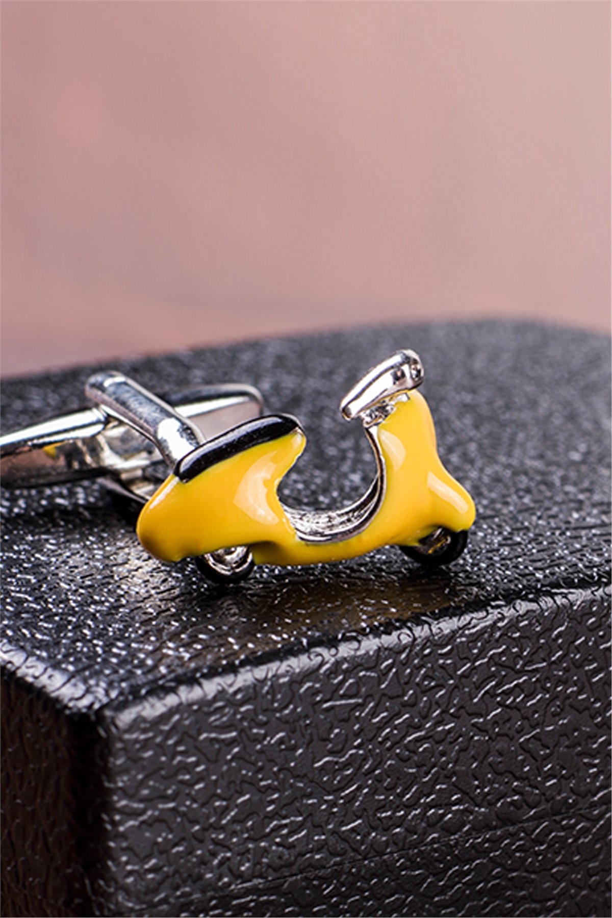 Sarı Vespa Tasarım Kol Düğmesi