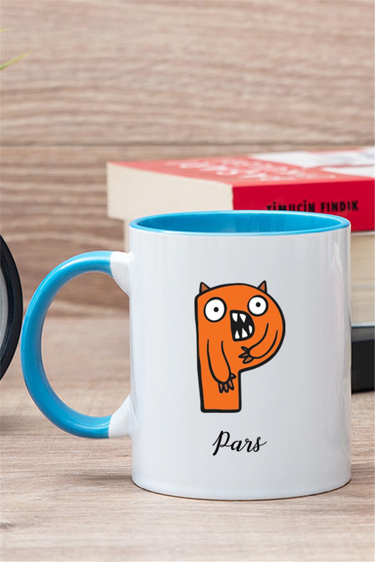 Sevimli Canavarlar Çocuklara Özel Baş Harfli İçi Renkli Kupa Bardak