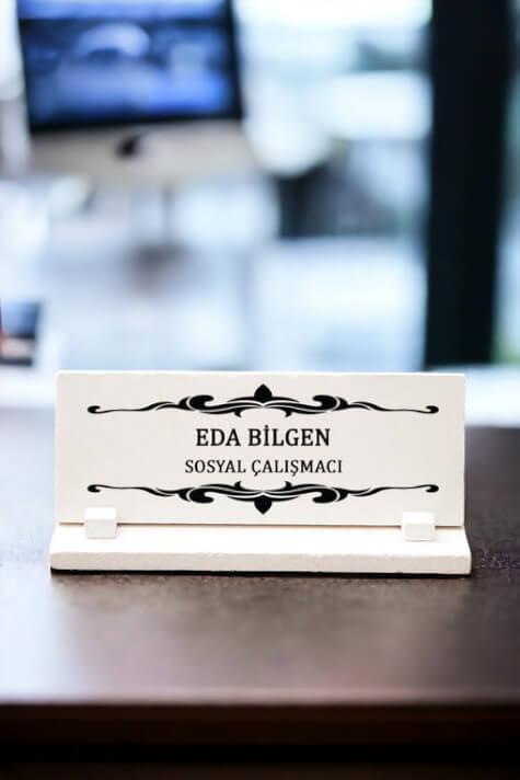 Ünvan ve İsimli Kişiye Özel Taş Masa İsimliği