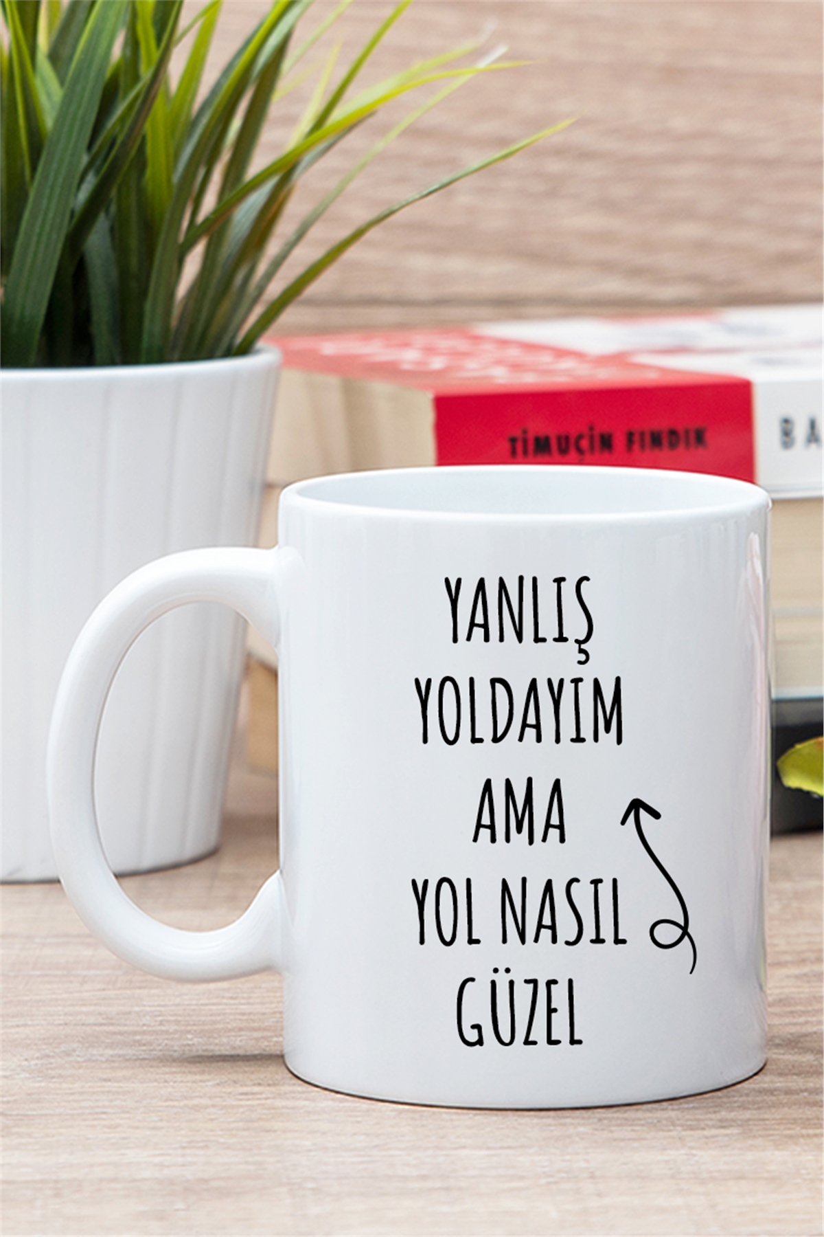 Yanlış Yoldayım Ama Yol Nasıl Güzel Esprili Beyaz Kupa Bardak