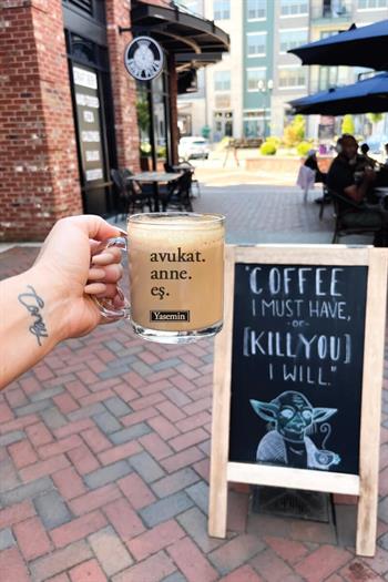 Avukat Anneye Hediye Cam Kahve Kupası