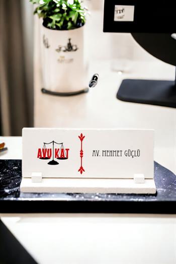 Avukat Taş Masa İsimliği