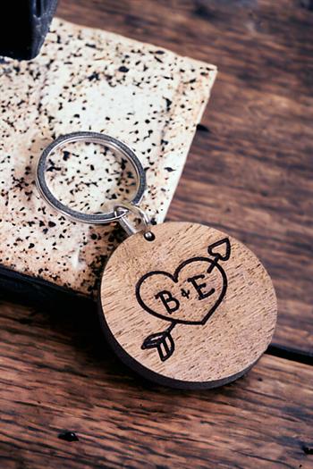 Sevgiliye Hediye Baş Harf Tasarım Yuvarlak Ahşap Anahtarlık