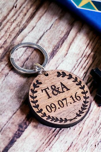 Sevgiliye Yıldönümü Hediyesi Baş Harf ve Tarihli Ahşap Anahtarlık