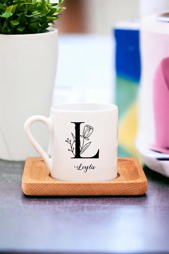 Baş Harfli Çiçek Tasarım Ahşap Altlıklı Türk Kahvesi Fincanı