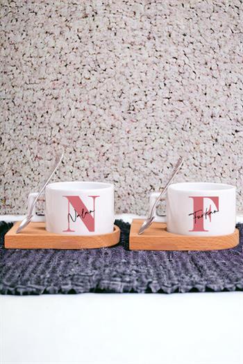 Baş Harfli Üzeri İsim Yazılı Ahşap Altlıklı İkili Fincan