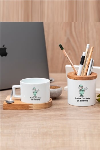 Erkek Cerraha Hediye Esprili Hediye Seti Ahşap Altlıklı Fincan ve Kalemlik