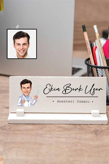 Erkek Anestezi Uzmanına Hediye Karikatürlü Masaüstü İsimlik