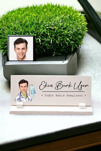 Erkek Hemşireye Yeni İş Hediyesi Karikatürlü Masaüstü İsimlik