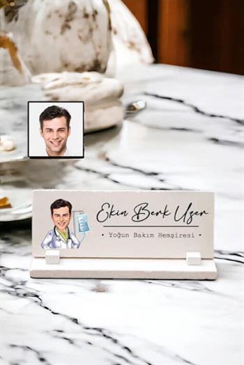 Erkek Hemşireye Yeni İş Hediyesi Karikatürlü Masaüstü İsimlik