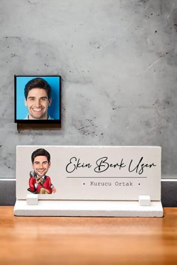 Erkek Patrona Ofis Hediyesi Karikatürlü Masa İsimliği
