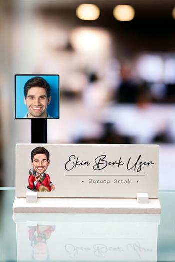 Erkek Patrona Ofis Hediyesi Karikatürlü Masa İsimliği