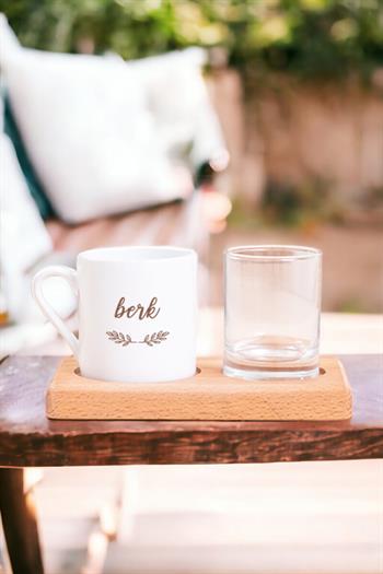 Erkeklere Özel İsim Yazılı Ahşap Sunumlu Türk Kahvesi Fincanı