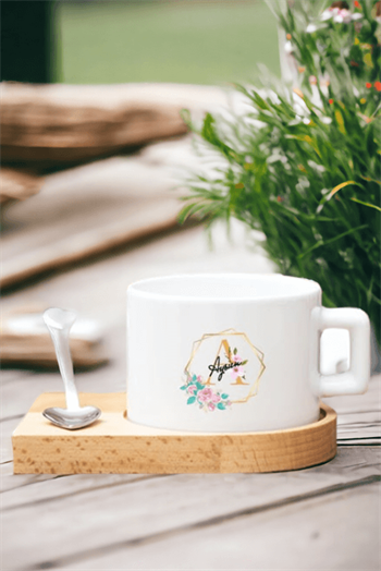 Geometrik Yaldız Tasarım Harfli Ahşap Altlıklı Fincan