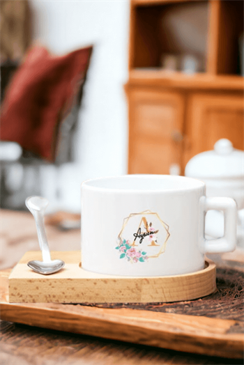 Geometrik Yaldız Tasarım Harfli Ahşap Altlıklı Fincan