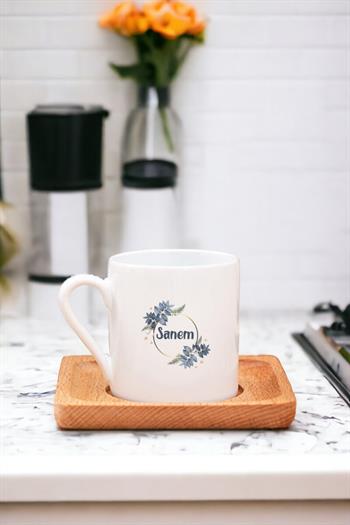 İsme Özel Çiçek Desenli Ahşap Altlıklı Türk Kahvesi Fincanı