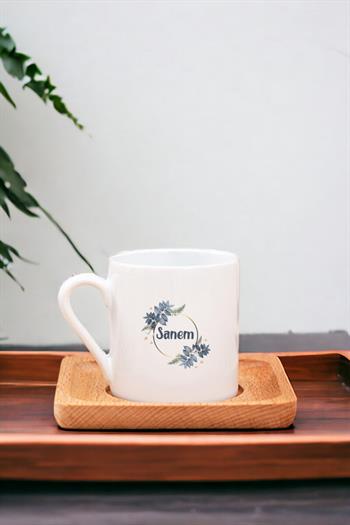 İsme Özel Çiçek Desenli Ahşap Altlıklı Türk Kahvesi Fincanı