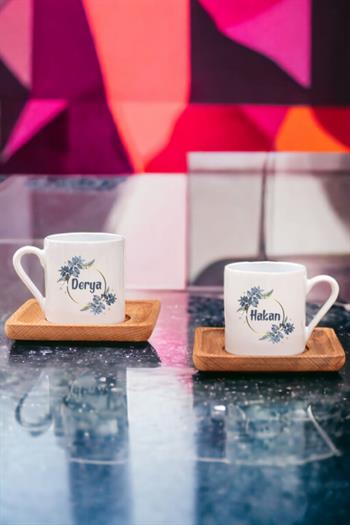 İsme Özel Çiçek Desenli İkili Ahşap Altlıklı Türk Kahvesi Fincanı