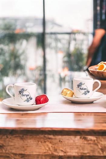 İsme Özel Çiçek Desenli İkili Porselen Türk Kahvesi Fincanı