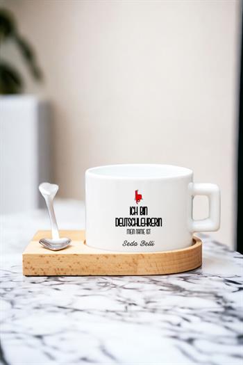 Kadın Almanca Öğretmenine Hediye Kalp Kaşıklı Ahşap Altlıklı Fincan