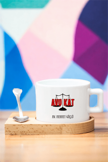 Kadın Avukata Hediye Kalp Kaşıklı Ahşap Altlıklı Fincan