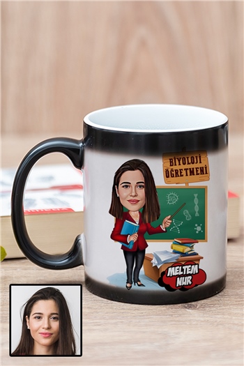 Kadın Biyoloji Öğretmenine Kişiye Özel Hediye Karikatürlü Sihirli Kupa Bardak