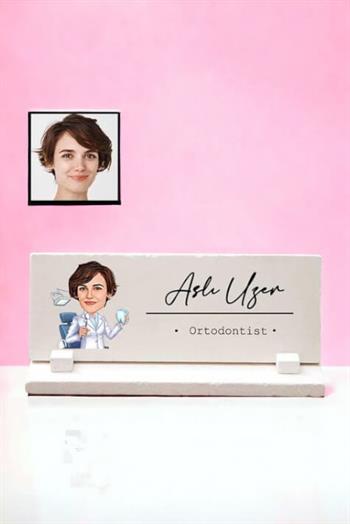 Kadın Diş Hekimine Muayenehane Hediyesi Karikatürlü Masaüstü İsimlik