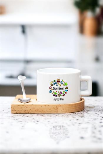 Kadın Diyetisyene Hediye Kalp Kaşıklı Ahşap Altlıklı Fincan