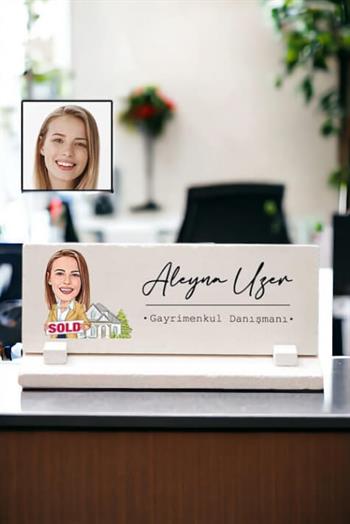 Kadın Emlakçıya Ofis Hediyesi Karikatürlü Masaüstü İsimlik