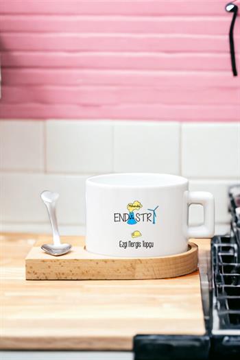 Kadın Endüstri Mühendisine Hediye Kalp Kaşıklı Ahşap Altlıklı Fincan